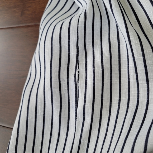 Blue Rain Off the Shoulder Flowy Striped Summer Top Women's Size S White & Blue - Picture 5 of 8